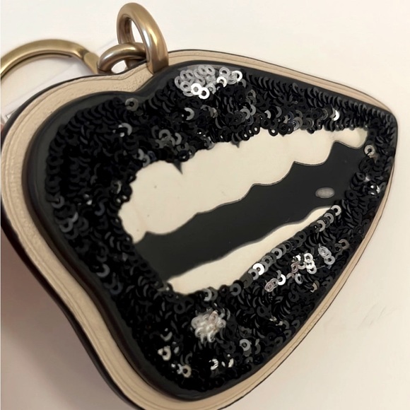 Last one! New Coach X Tom Wesselmann Lips Keychain Bag Charm - Picture 2 of 5